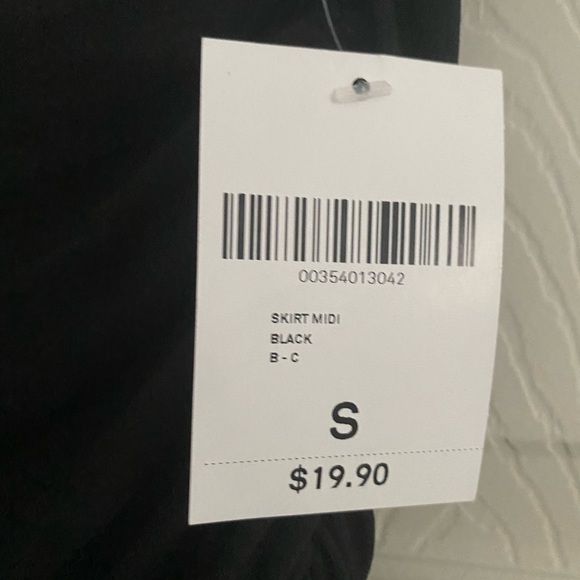 Asymmetrical black skirt sz small - Picture 3 of 3